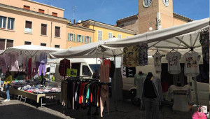 Mercato-in-Piazza-XX-Settembre-anche-a-Ferragosto-fano-2015