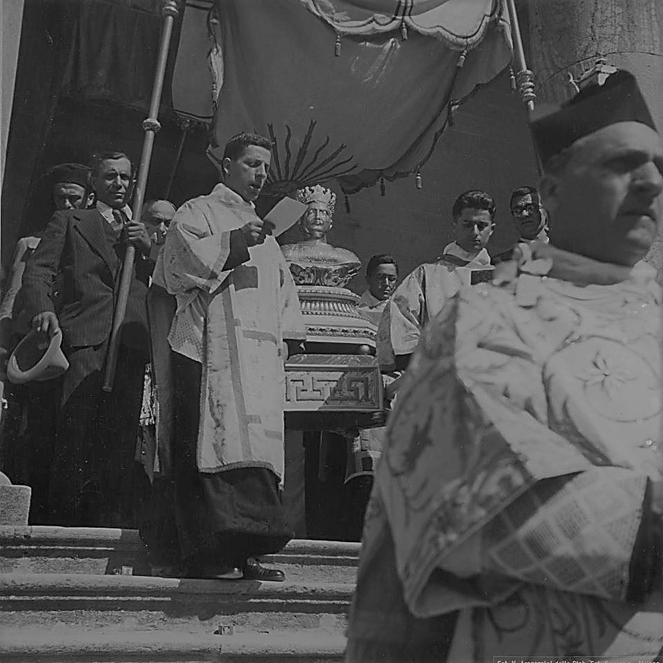 Tre Settembre processione con il Santo nel "Ventennio" (archivio personale)