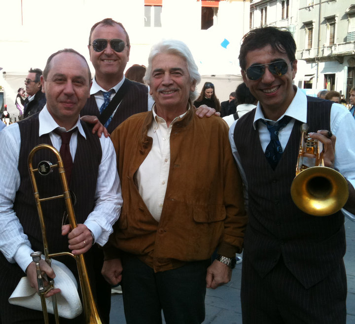 Il maestro Lucchi al centro