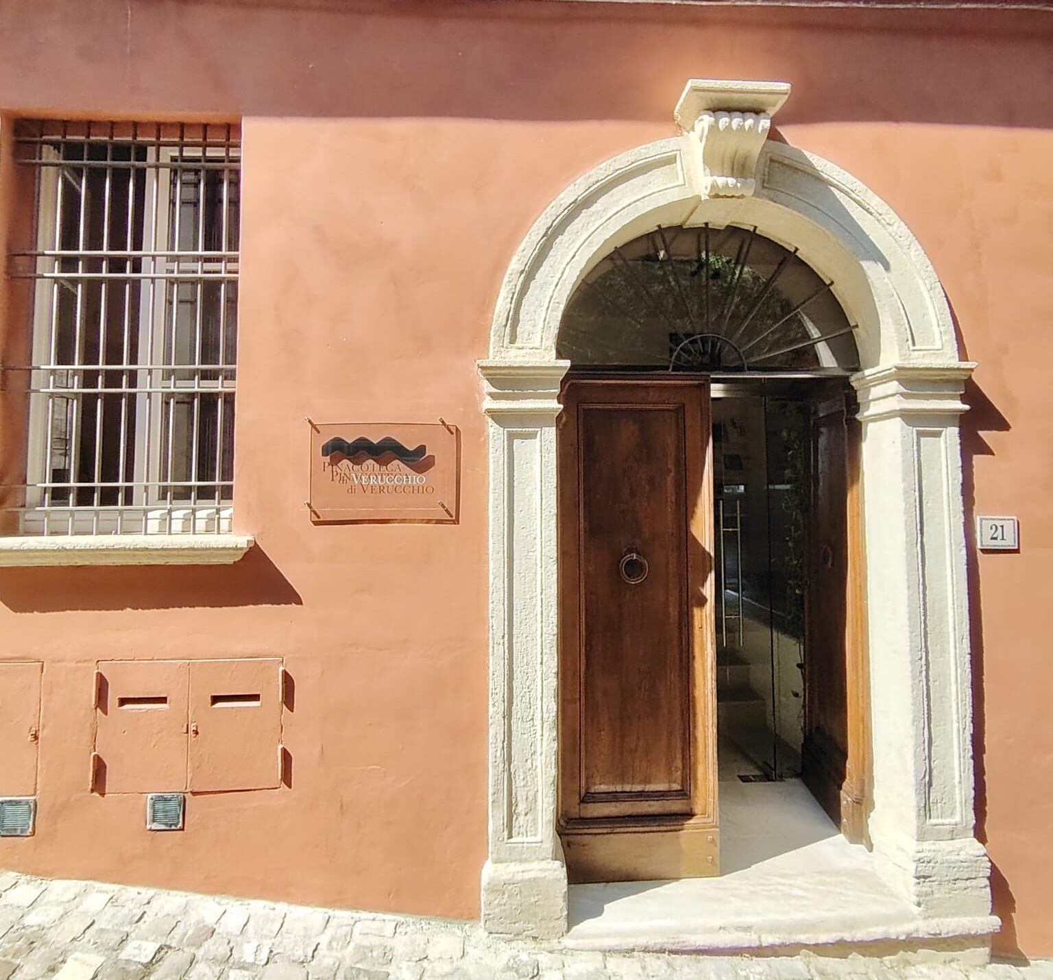 Siamo tutti provinciali e siamo tutti a sperare di farcela - Iside al Mi Ami, image size:1536x1430